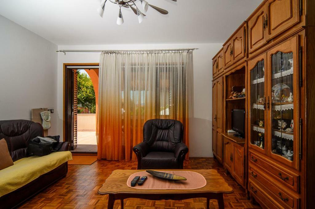 Apartmani Lovorka Punat Exterior foto