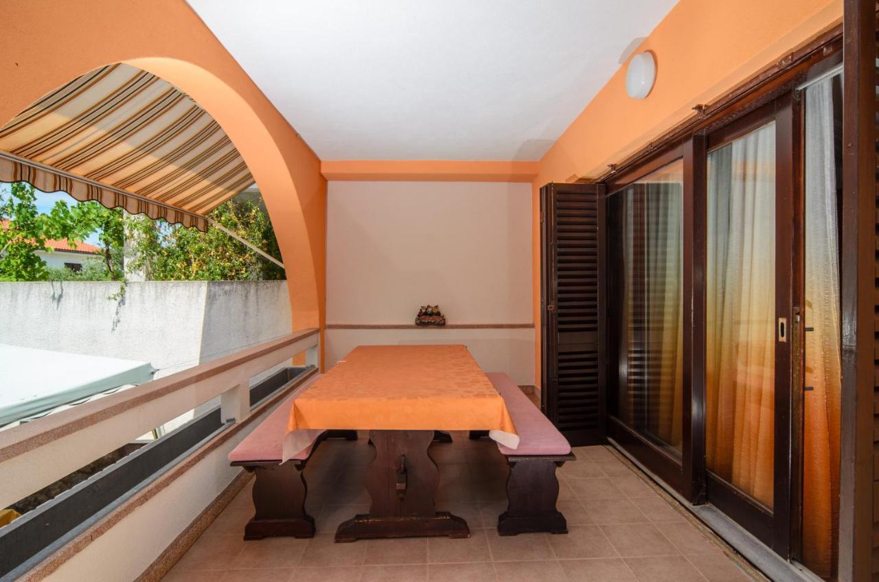 Apartmani Lovorka Punat Exterior foto